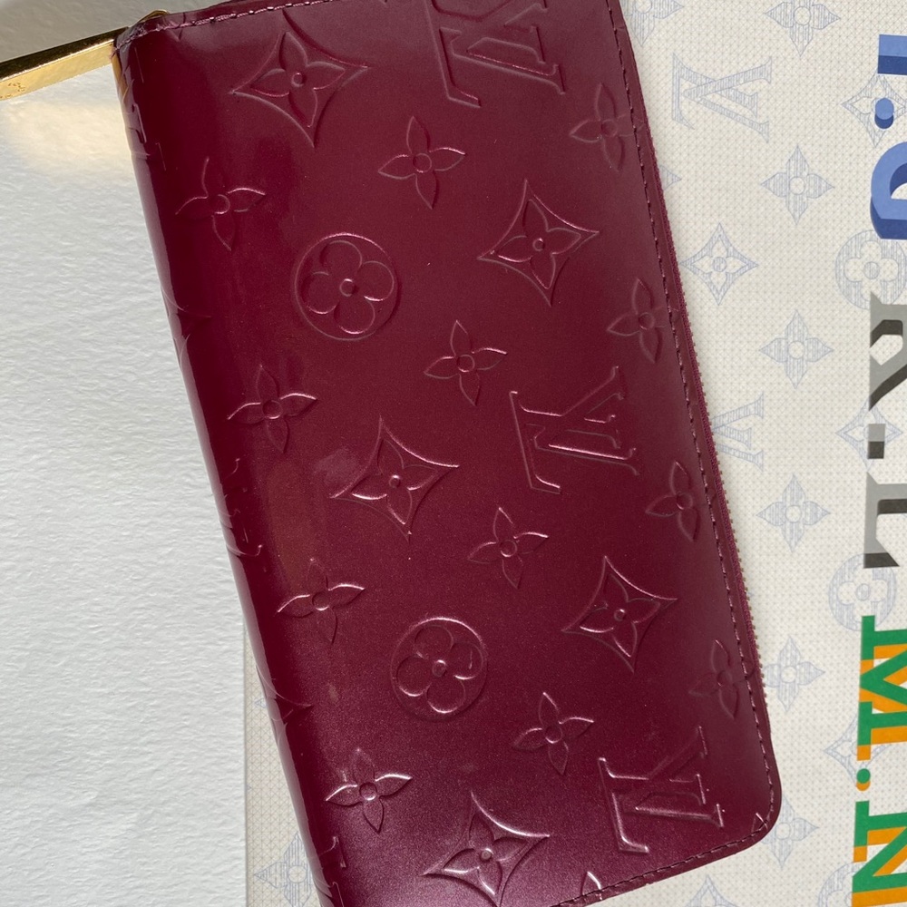 Louis Vuitton Zippy wallet
